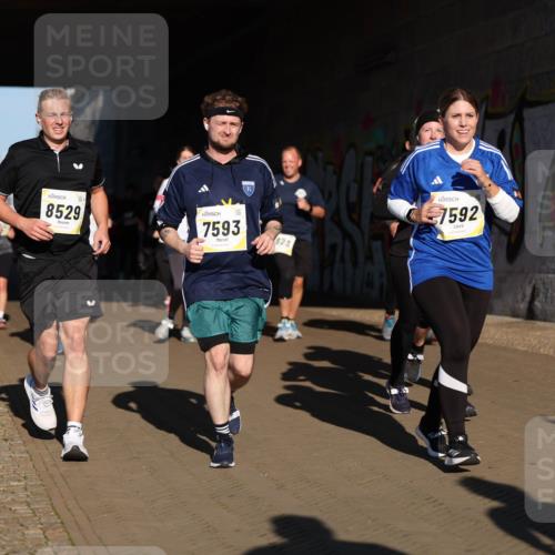 06.10.2024 - 19. swb-Marathon Bremen Michael Strokosch http://msf.ph/oto/7346660 06.10.2024 10:21:32 Laufen 8529, 7593, 7592 meine-sportfotos.de