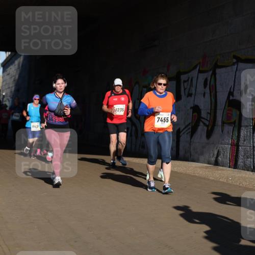 06.10.2024 - 19. swb-Marathon Bremen Michael Strokosch http://msf.ph/oto/7346691 06.10.2024 10:21:39 Laufen 7434, 1000, 8428, 235, 7455, 76 meine-sportfotos.de
