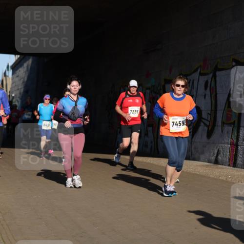 06.10.2024 - 19. swb-Marathon Bremen Michael Strokosch http://msf.ph/oto/7346693 06.10.2024 10:21:40 Laufen 7434, 84256, 7235, 7455 meine-sportfotos.de