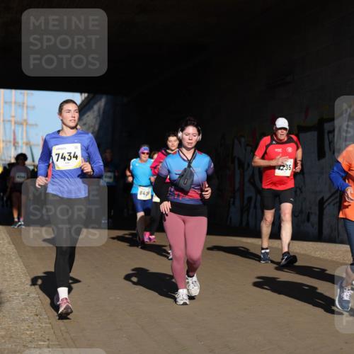 06.10.2024 - 19. swb-Marathon Bremen Michael Strokosch http://msf.ph/oto/7346697 06.10.2024 10:21:40 Laufen 8248, 7434, 842, 7235, 7455 meine-sportfotos.de