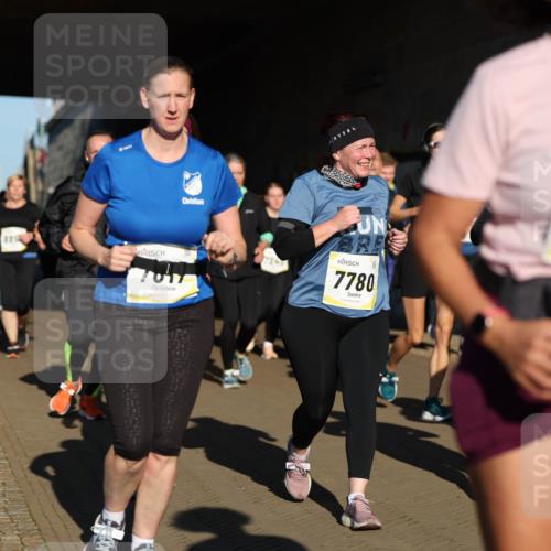 06.10.2024 - 19. swb-Marathon Bremen Michael Strokosch http://msf.ph/oto/7346795 06.10.2024 10:21:52 Laufen 7849, 8249, 7780 meine-sportfotos.de