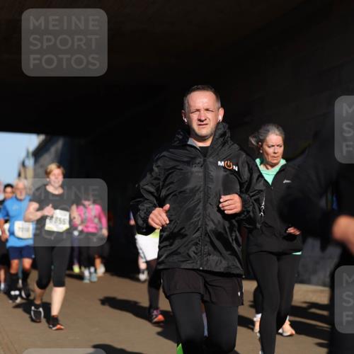 06.10.2024 - 19. swb-Marathon Bremen Michael Strokosch http://msf.ph/oto/7346801 06.10.2024 10:21:54 Laufen 7210, 8855, 765 meine-sportfotos.de