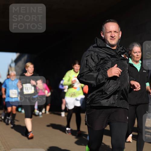 06.10.2024 - 19. swb-Marathon Bremen Michael Strokosch http://msf.ph/oto/7346804 06.10.2024 10:21:55 Laufen  meine-sportfotos.de