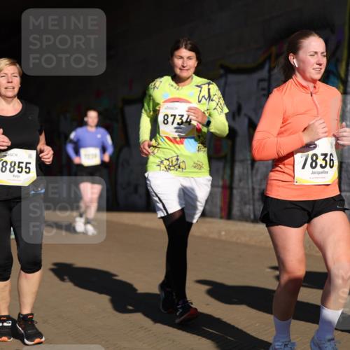 06.10.2024 - 19. swb-Marathon Bremen Michael Strokosch http://msf.ph/oto/7346813 06.10.2024 10:21:56 Laufen 7010, 8855, 8734, 7836 meine-sportfotos.de