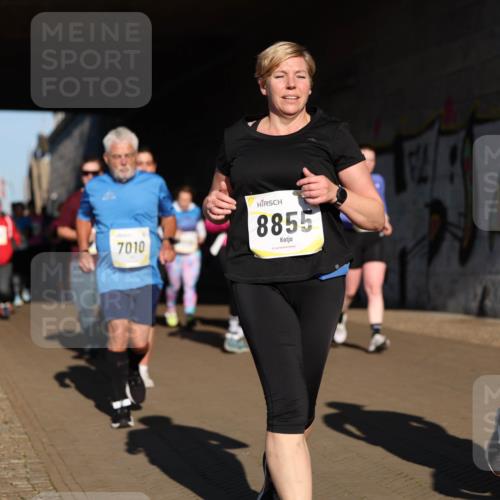 06.10.2024 - 19. swb-Marathon Bremen Michael Strokosch http://msf.ph/oto/7346817 06.10.2024 10:21:57 Laufen 7010, 8855, 8734 meine-sportfotos.de