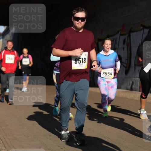 06.10.2024 - 19. swb-Marathon Bremen Michael Strokosch http://msf.ph/oto/7346828 06.10.2024 10:22:00 Laufen 7301, 8518, 8554, 868 meine-sportfotos.de