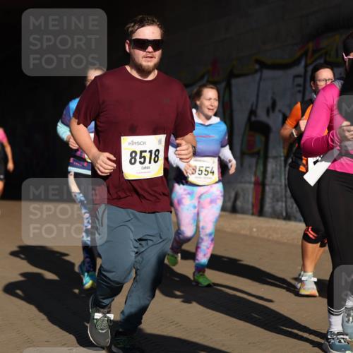 06.10.2024 - 19. swb-Marathon Bremen Michael Strokosch http://msf.ph/oto/7346830 06.10.2024 10:22:00 Laufen 7301, 8518, 8554 meine-sportfotos.de