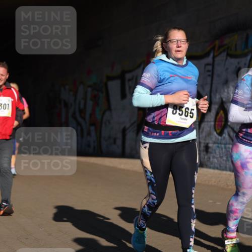 06.10.2024 - 19. swb-Marathon Bremen Michael Strokosch http://msf.ph/oto/7346835 06.10.2024 10:22:02 Laufen 7301, 8565, 8 meine-sportfotos.de