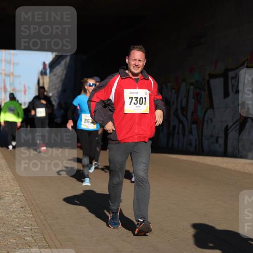 06.10.2024 - 19. swb-Marathon Bremen Michael Strokosch http://msf.ph/oto/7346837 06.10.2024 10:22:02 Laufen 853, 7301 meine-sportfotos.de