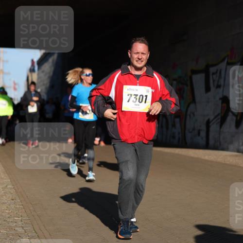 06.10.2024 - 19. swb-Marathon Bremen Michael Strokosch http://msf.ph/oto/7346839 06.10.2024 10:22:03 Laufen 7301 meine-sportfotos.de