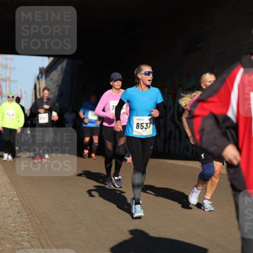 06.10.2024 - 19. swb-Marathon Bremen Michael Strokosch http://msf.ph/oto/7346846 06.10.2024 10:22:04 Laufen 7, 8537, 7301 meine-sportfotos.de