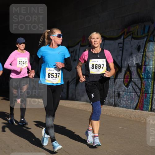 06.10.2024 - 19. swb-Marathon Bremen Michael Strokosch http://msf.ph/oto/7346850 06.10.2024 10:22:04 Laufen 127, 7043, 8537, 8697 meine-sportfotos.de