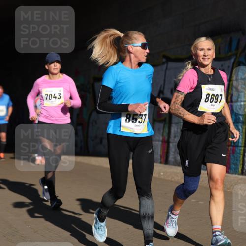 06.10.2024 - 19. swb-Marathon Bremen Michael Strokosch http://msf.ph/oto/7346855 06.10.2024 10:22:05 Laufen 7043, 127, 8537, 8697 meine-sportfotos.de