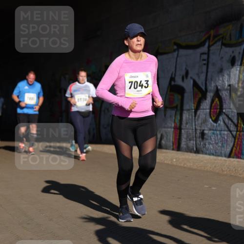 06.10.2024 - 19. swb-Marathon Bremen Michael Strokosch http://msf.ph/oto/7346859 06.10.2024 10:22:06 Laufen 8127, 8530, 7043, 85 meine-sportfotos.de