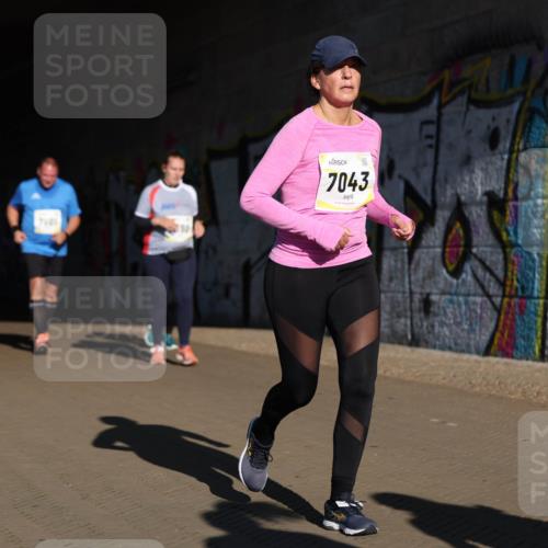 06.10.2024 - 19. swb-Marathon Bremen Michael Strokosch http://msf.ph/oto/7346861 06.10.2024 10:22:06 Laufen 7141, 8127, 52, 7043 meine-sportfotos.de