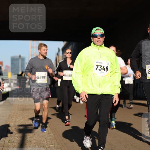 06.10.2024 - 19. swb-Marathon Bremen Michael Strokosch http://msf.ph/oto/7346883 06.10.2024 10:22:09 Laufen 8696, 8660, 7348, 7212, 8127, 76 meine-sportfotos.de