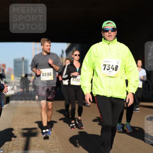 06.10.2024 - 19. swb-Marathon Bremen Michael Strokosch http://msf.ph/oto/7346884 06.10.2024 10:22:09 Laufen 8696, 8660, 7348, 127 meine-sportfotos.de