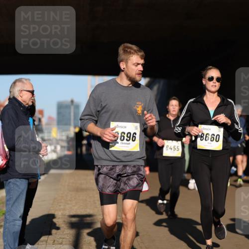 06.10.2024 - 19. swb-Marathon Bremen Michael Strokosch http://msf.ph/oto/7346891 06.10.2024 10:22:10 Laufen 696, 8455, 8660 meine-sportfotos.de