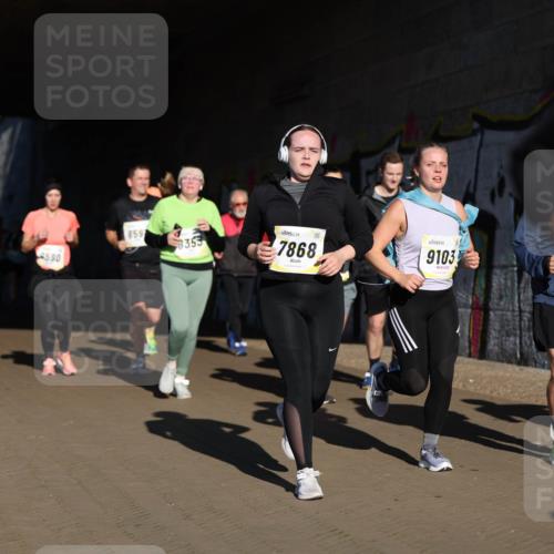 06.10.2024 - 19. swb-Marathon Bremen Michael Strokosch http://msf.ph/oto/7346896 06.10.2024 10:22:14 Laufen 590, 7949, 859, 8353, 7868, 9103 meine-sportfotos.de