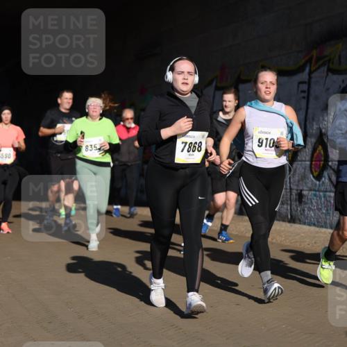 06.10.2024 - 19. swb-Marathon Bremen Michael Strokosch http://msf.ph/oto/7346898 06.10.2024 10:22:14 Laufen 7949, 590, 835, 7868, 910, 512 meine-sportfotos.de