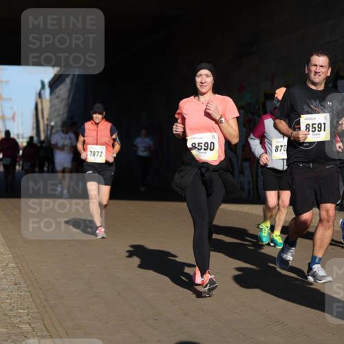 06.10.2024 - 19. swb-Marathon Bremen Michael Strokosch http://msf.ph/oto/7346917 06.10.2024 10:22:16 Laufen 7972, 8590, 8591, 2022, 876 meine-sportfotos.de
