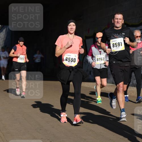 06.10.2024 - 19. swb-Marathon Bremen Michael Strokosch http://msf.ph/oto/7346919 06.10.2024 10:22:17 Laufen 7972, 8590, 8762, 8591, 3 meine-sportfotos.de