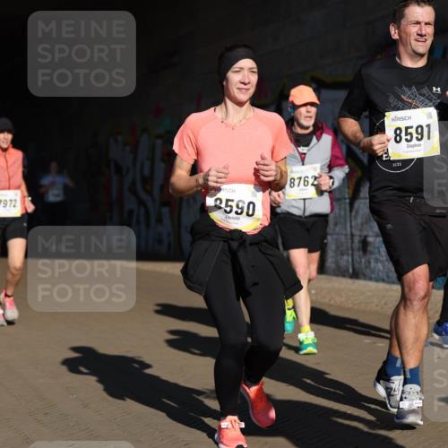 06.10.2024 - 19. swb-Marathon Bremen Michael Strokosch http://msf.ph/oto/7346924 06.10.2024 10:22:17 Laufen 7972, 2590, 8762, 8591, 2022 meine-sportfotos.de