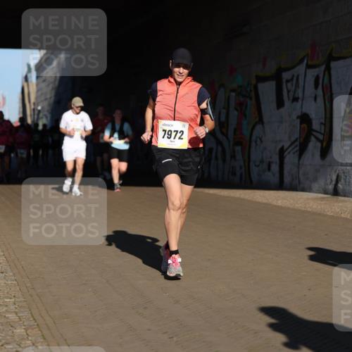 06.10.2024 - 19. swb-Marathon Bremen Michael Strokosch http://msf.ph/oto/7346930 06.10.2024 10:22:19 Laufen 7972 meine-sportfotos.de
