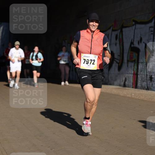 06.10.2024 - 19. swb-Marathon Bremen Michael Strokosch http://msf.ph/oto/7346935 06.10.2024 10:22:19 Laufen 7972 meine-sportfotos.de