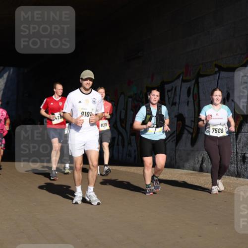 06.10.2024 - 19. swb-Marathon Bremen Michael Strokosch http://msf.ph/oto/7346941 06.10.2024 10:22:23 Laufen 422, 910, 8375, 7707, 7589 meine-sportfotos.de