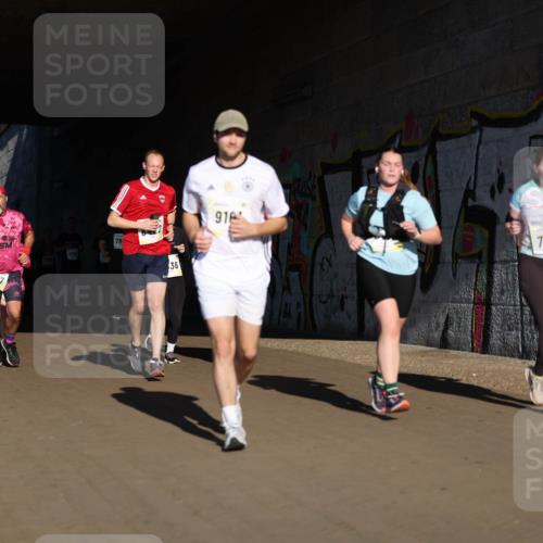 06.10.2024 - 19. swb-Marathon Bremen Michael Strokosch http://msf.ph/oto/7346945 06.10.2024 10:22:23 Laufen 9048, 7707, 79, 36, 91, 7583 meine-sportfotos.de