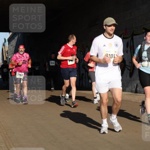 06.10.2024 - 19. swb-Marathon Bremen Michael Strokosch http://msf.ph/oto/7346950 06.10.2024 10:22:24 Laufen 7948, 9101, 7707 meine-sportfotos.de