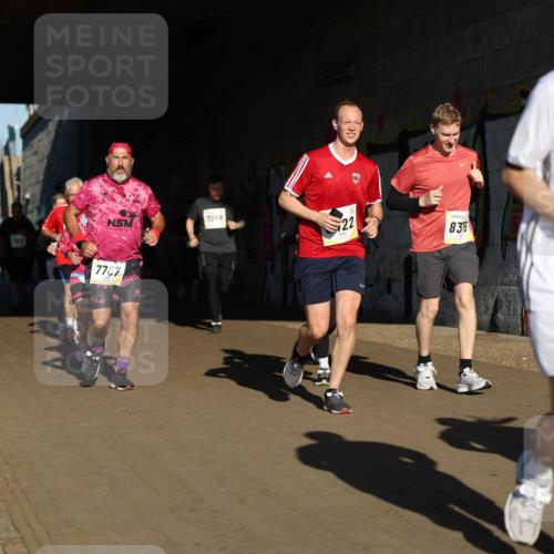 06.10.2024 - 19. swb-Marathon Bremen Michael Strokosch http://msf.ph/oto/7346954 06.10.2024 10:22:25 Laufen 7707, 79, 8, 22, 835, 9101 meine-sportfotos.de
