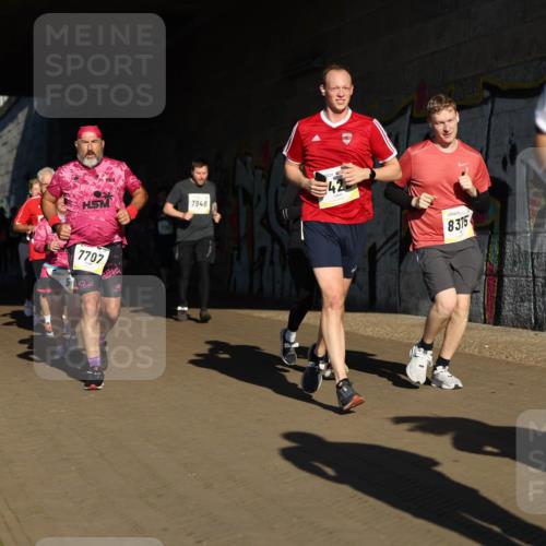 06.10.2024 - 19. swb-Marathon Bremen Michael Strokosch http://msf.ph/oto/7346956 06.10.2024 10:22:25 Laufen 8048, 7707, 7948, 8315, 91 meine-sportfotos.de