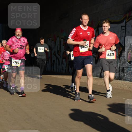 06.10.2024 - 19. swb-Marathon Bremen Michael Strokosch http://msf.ph/oto/7346958 06.10.2024 10:22:25 Laufen 9048, 7912, 7695, 7707, 79, 8, 8422, 8375 meine-sportfotos.de