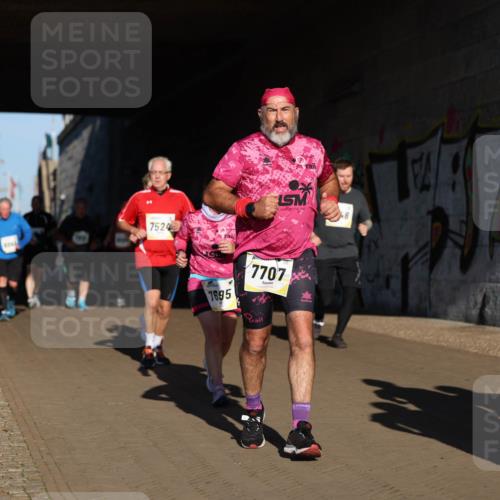 06.10.2024 - 19. swb-Marathon Bremen Michael Strokosch http://msf.ph/oto/7346967 06.10.2024 10:22:27 Laufen 7524, 7695, 7707, 8, 7336 meine-sportfotos.de