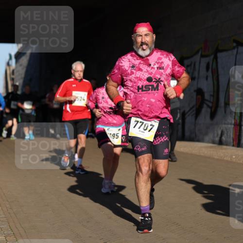 06.10.2024 - 19. swb-Marathon Bremen Michael Strokosch http://msf.ph/oto/7346970 06.10.2024 10:22:27 Laufen 95, 7707 meine-sportfotos.de