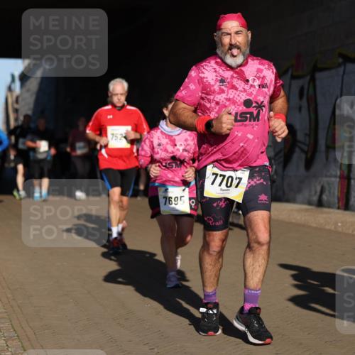 06.10.2024 - 19. swb-Marathon Bremen Michael Strokosch http://msf.ph/oto/7346972 06.10.2024 10:22:28 Laufen 752, 7695, 7707 meine-sportfotos.de