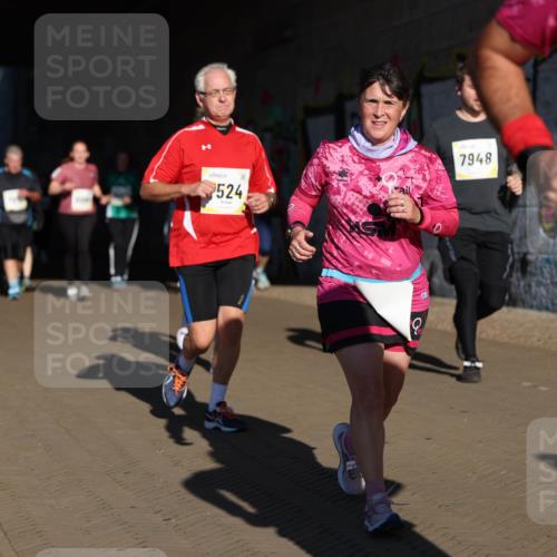 06.10.2024 - 19. swb-Marathon Bremen Michael Strokosch http://msf.ph/oto/7346978 06.10.2024 10:22:29 Laufen 524, 7948, 770 meine-sportfotos.de