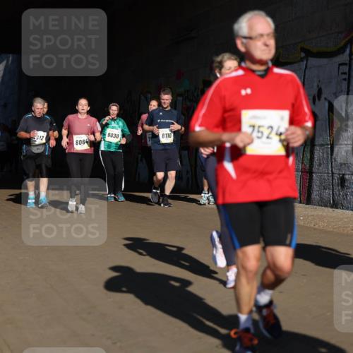 06.10.2024 - 19. swb-Marathon Bremen Michael Strokosch http://msf.ph/oto/7346983 06.10.2024 10:22:30 Laufen 12, 9030, 8110, 9048, 8064, 7524, 7324 meine-sportfotos.de