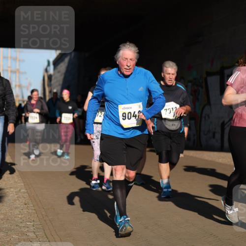 06.10.2024 - 19. swb-Marathon Bremen Michael Strokosch http://msf.ph/oto/7347001 06.10.2024 10:22:34 Laufen 124, 904, 7312, 806 meine-sportfotos.de