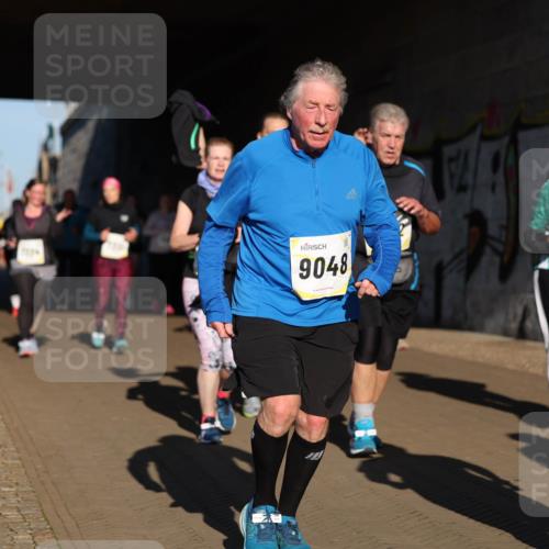 06.10.2024 - 19. swb-Marathon Bremen Michael Strokosch http://msf.ph/oto/7347005 06.10.2024 10:22:34 Laufen 9048, 9, 80 meine-sportfotos.de