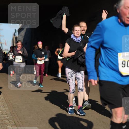 06.10.2024 - 19. swb-Marathon Bremen Michael Strokosch http://msf.ph/oto/7347008 06.10.2024 10:22:35 Laufen 7324, 10, 9048 meine-sportfotos.de