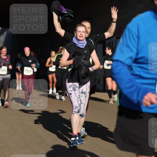 06.10.2024 - 19. swb-Marathon Bremen Michael Strokosch http://msf.ph/oto/7347010 06.10.2024 10:22:35 Laufen 7324, 7331, 9048 meine-sportfotos.de