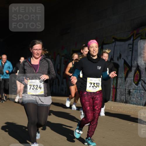 06.10.2024 - 19. swb-Marathon Bremen Michael Strokosch http://msf.ph/oto/7347023 06.10.2024 10:22:38 Laufen 8633, 7324, 7331 meine-sportfotos.de