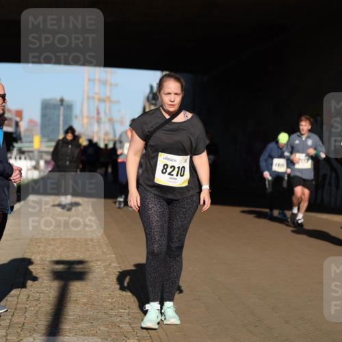 06.10.2024 - 19. swb-Marathon Bremen Michael Strokosch http://msf.ph/oto/7347034 06.10.2024 10:22:45 Laufen 8210, 8969 meine-sportfotos.de