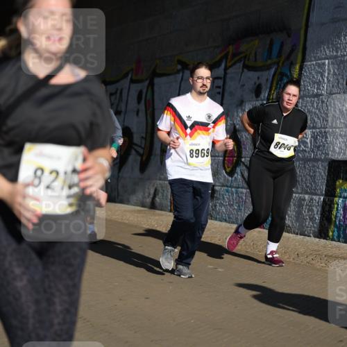 06.10.2024 - 19. swb-Marathon Bremen Michael Strokosch http://msf.ph/oto/7347046 06.10.2024 10:22:46 Laufen 7810, 821, 8969, 8046 meine-sportfotos.de