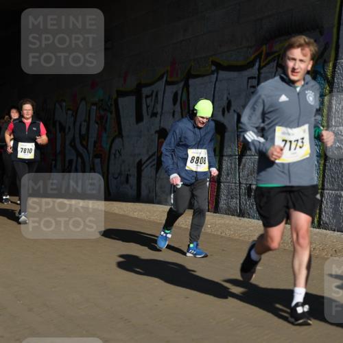 06.10.2024 - 19. swb-Marathon Bremen Michael Strokosch http://msf.ph/oto/7347055 06.10.2024 10:22:48 Laufen 30, 8484, 7913, 7173, 7810, 8808 meine-sportfotos.de