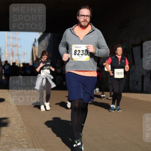 06.10.2024 - 19. swb-Marathon Bremen Michael Strokosch http://msf.ph/oto/7347063 06.10.2024 10:22:50 Laufen 8402, 8230, 7810 meine-sportfotos.de