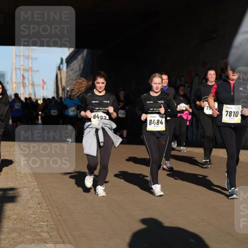 06.10.2024 - 19. swb-Marathon Bremen Michael Strokosch http://msf.ph/oto/7347067 06.10.2024 10:22:51 Laufen 7007, 19, 8487, 19, 8484, 75, 7810 meine-sportfotos.de